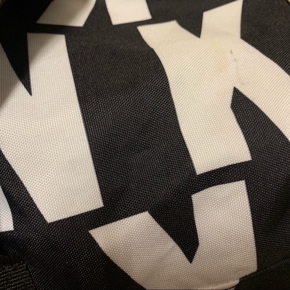 🚫SOLD🚫 Pink! Duffle Bag - Picture 6 of 8